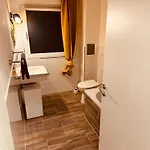 Felix Living 8, Balkon, 4 Betten, Ruhig & Komfortabel, Apartament